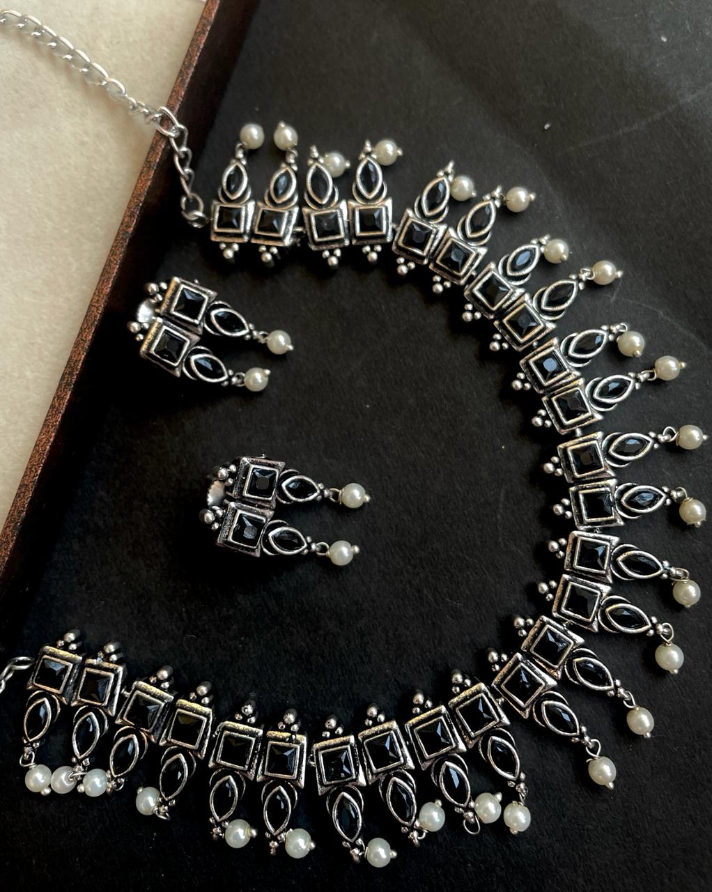Monalisa stone Oxidized Choker with earring set