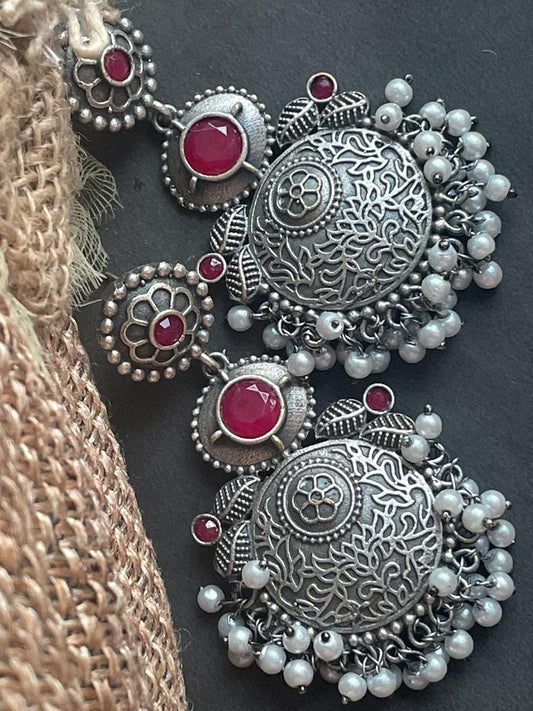 Black polish antique look drop earring with stone and beards