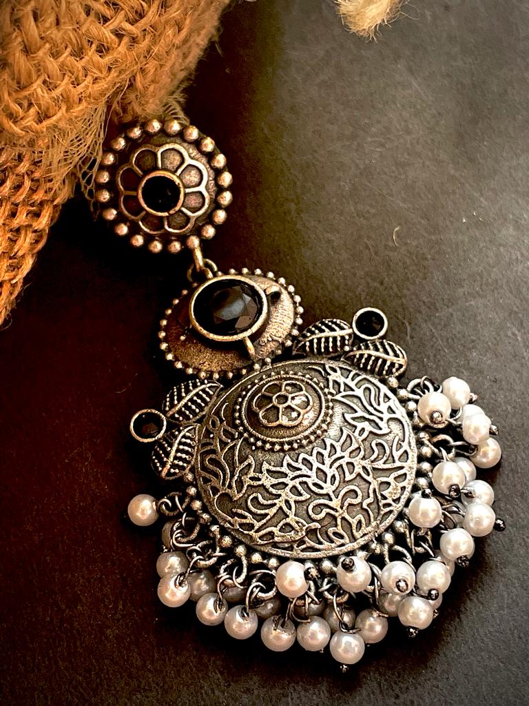 Black polish antique look drop earring with stone and beards