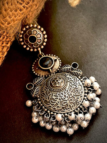 Black polish antique look drop earring with stone and beards
