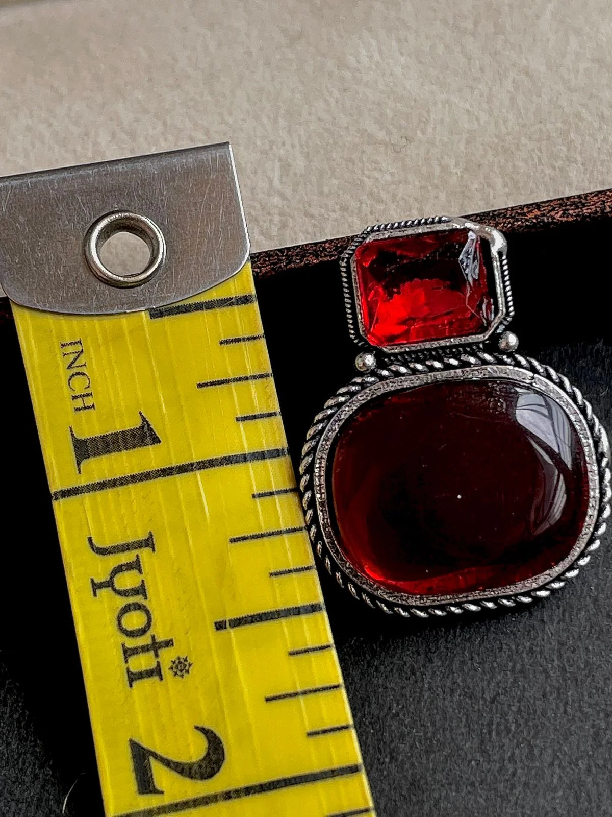 Monalisa stone stud earring