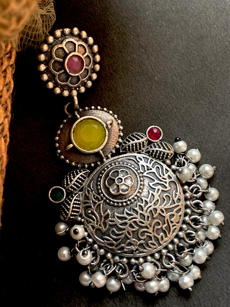 Black polish antique look drop earring with stone and beards