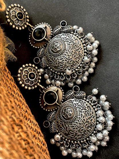 Black polish antique look drop earring with stone and beards