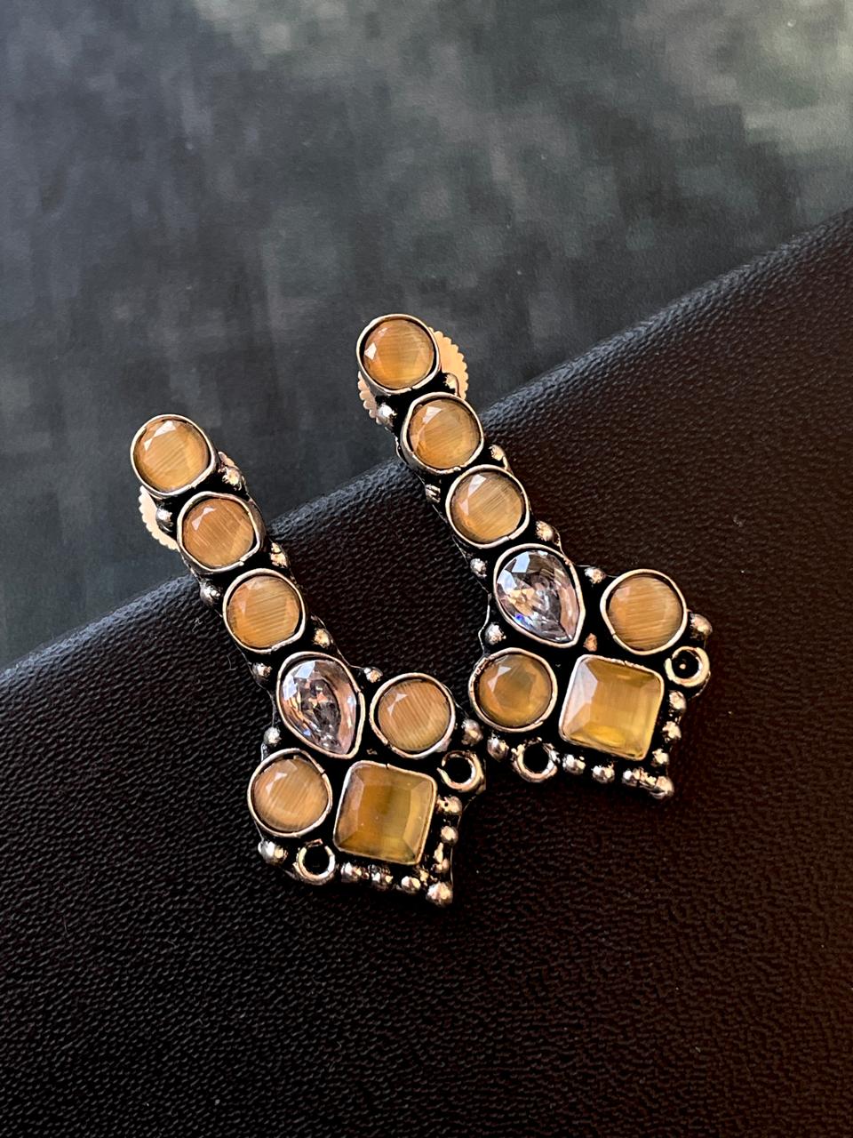 Monalisa Stone Geometrical Dangler Earring