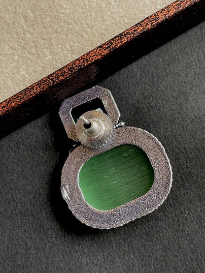 Monalisa stone stud earring